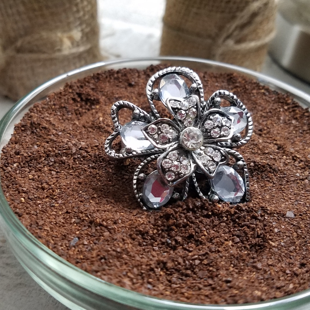 Silver flower motif ring